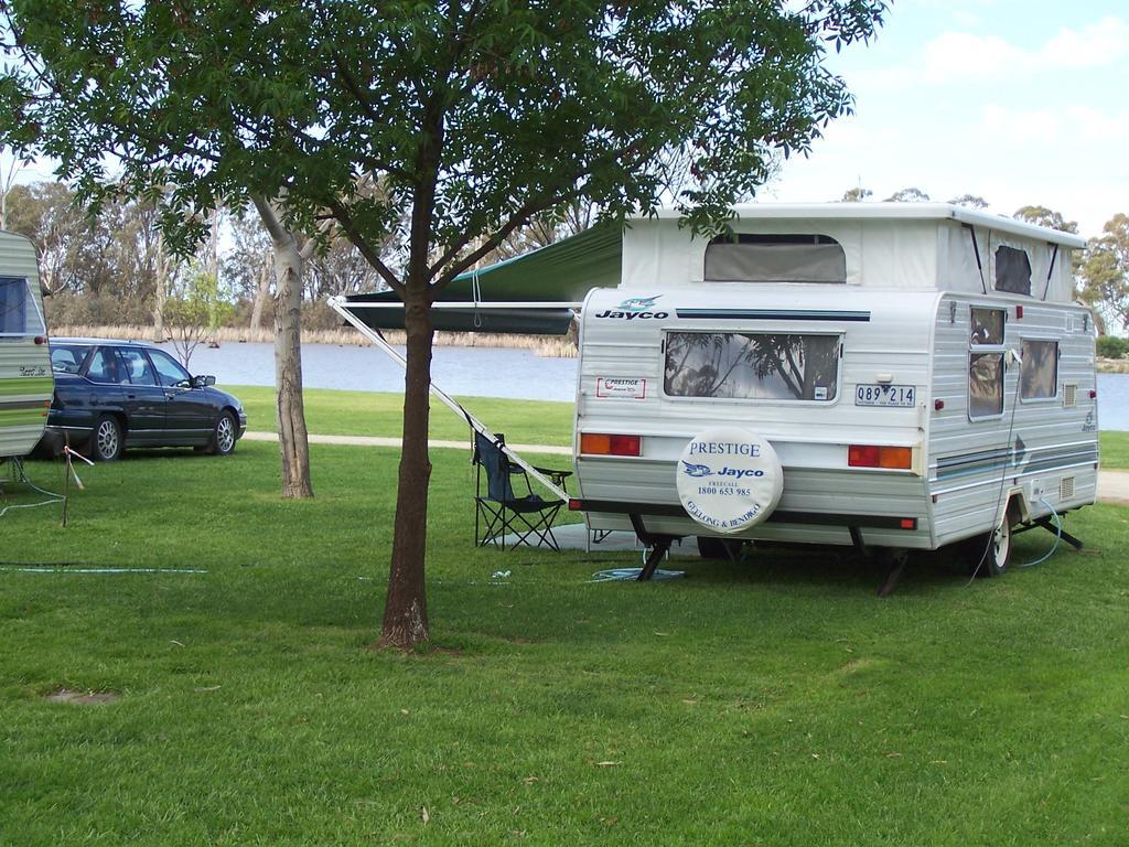 Cohuna Waterfront Holiday Park Exteriör bild
